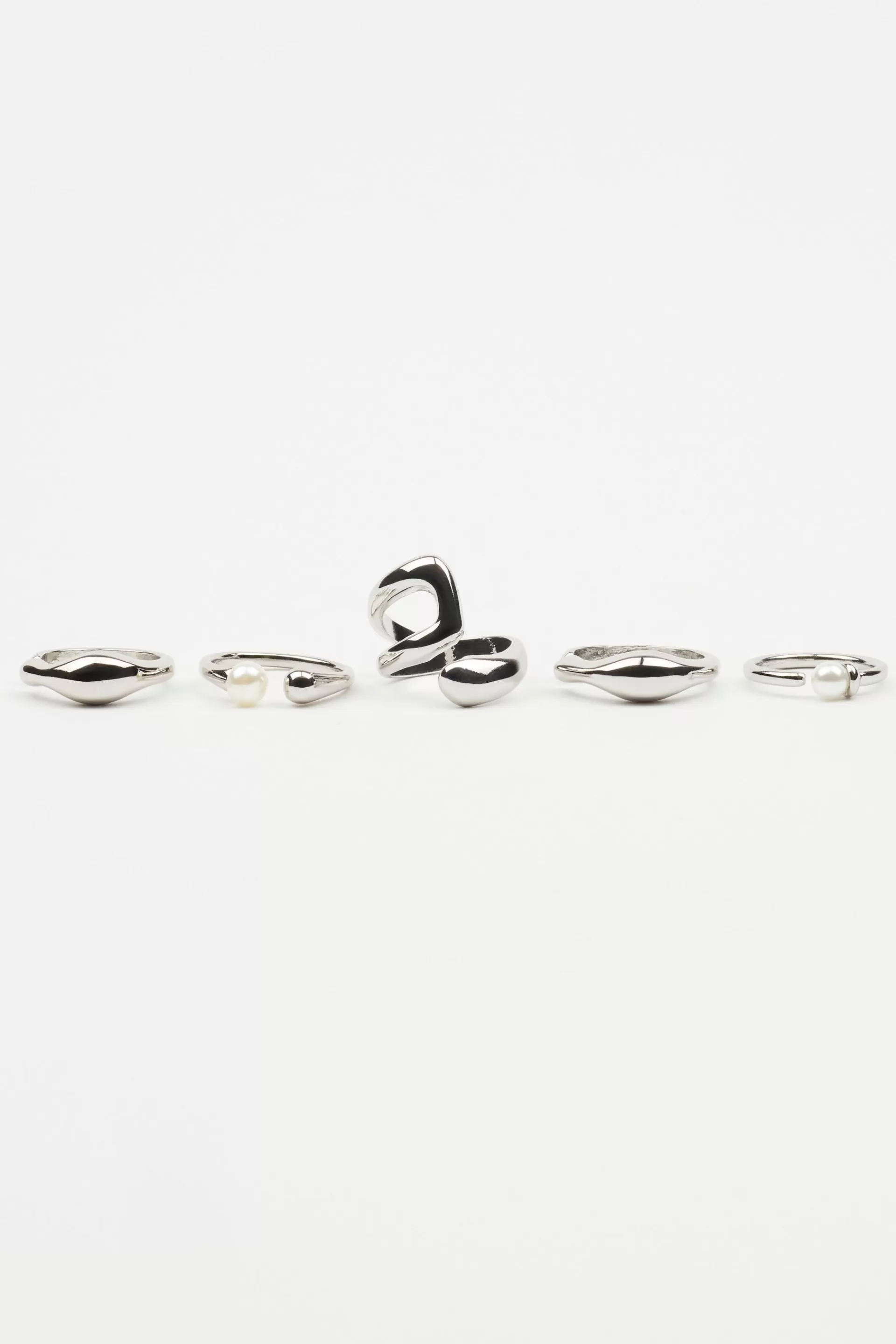 Set Of 5 Pearl & Organic Rings*Garage Clothing Outlet